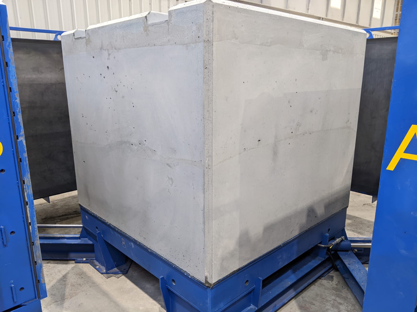 cast shielded container, body